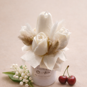 Grace Bloom- Käsitöö küünlakimp- valged tulbid