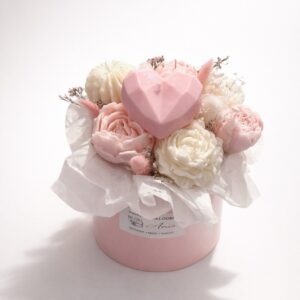 Velour Bloom - Roosa süda-sojavahast käsitööküünlad